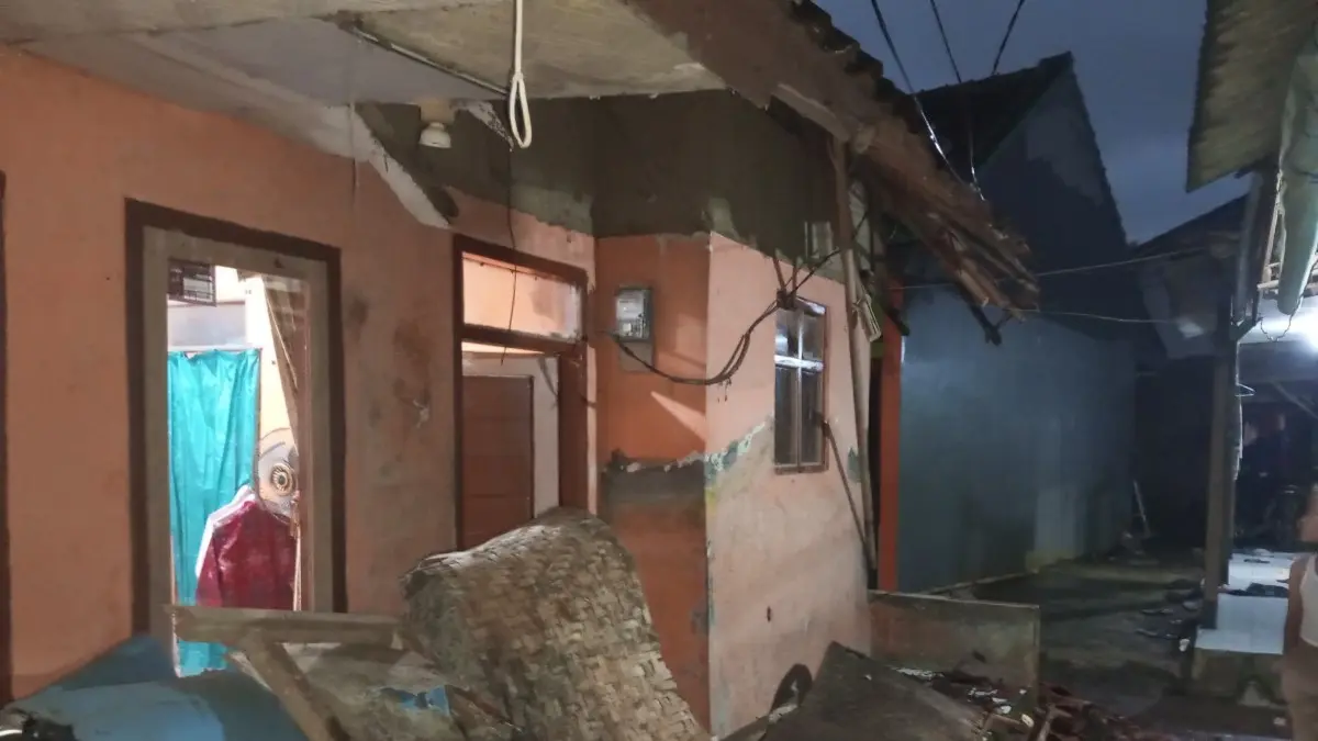 Rumah Ambruk di Sukaratu Tasikmalaya