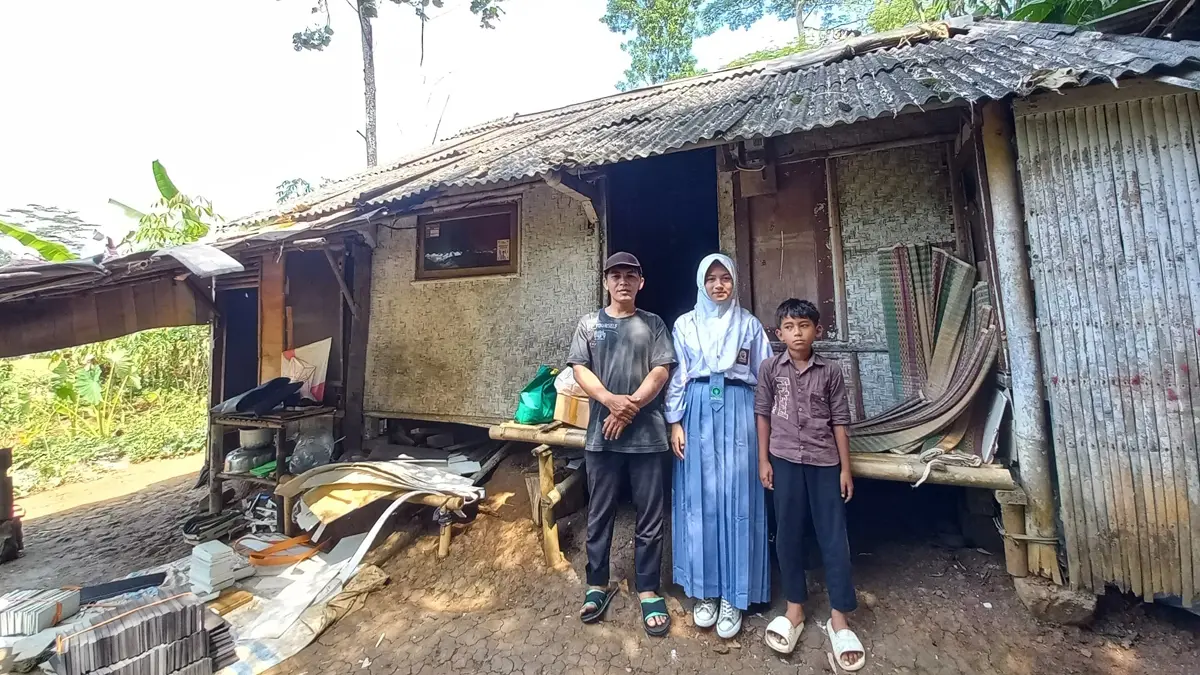 Sela gadis yang tinggal di rumah bekas kandang ayam