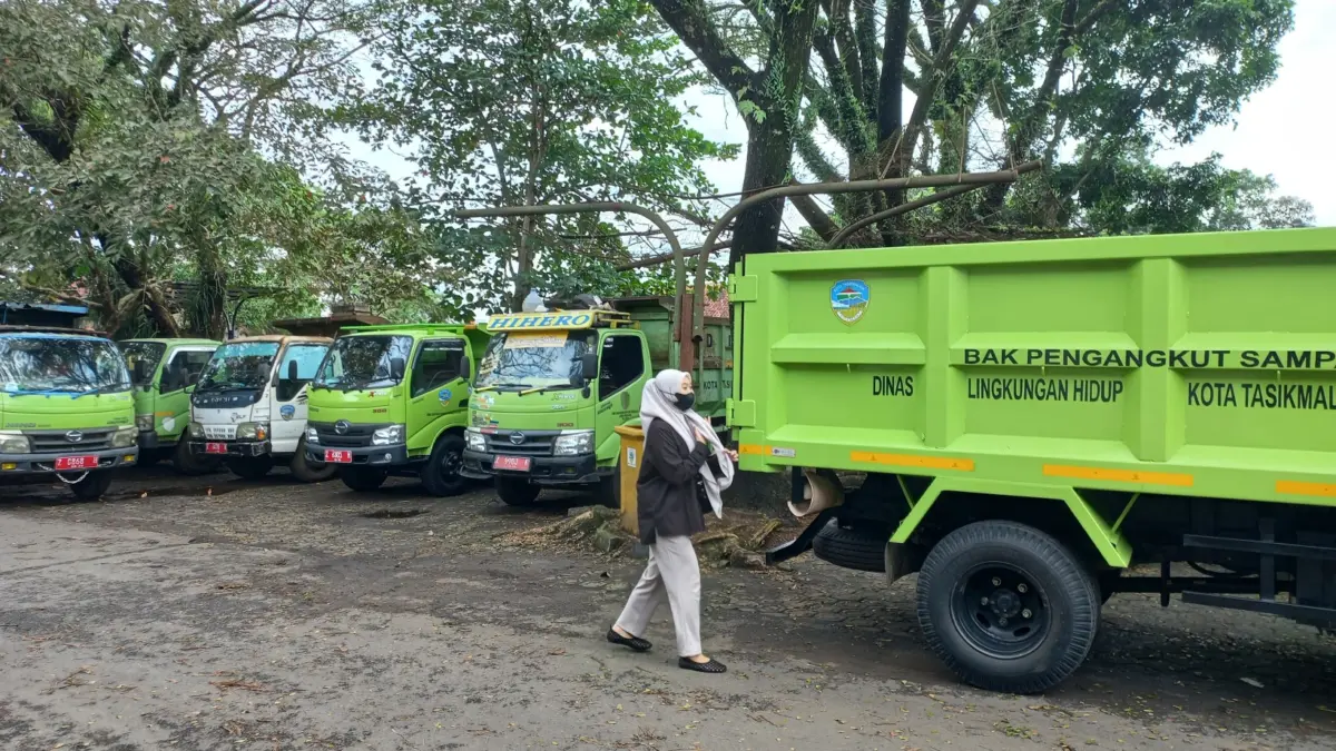 Truk sampah di kota tasikmalaya
