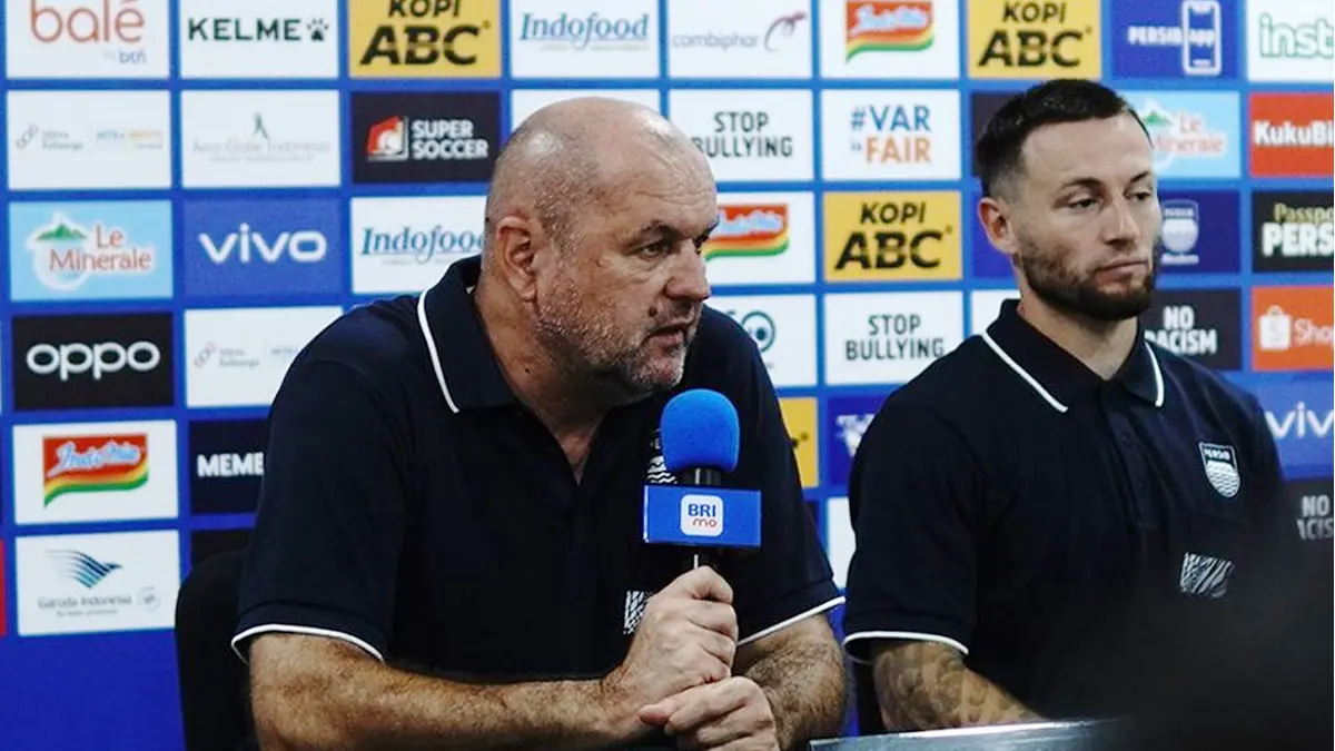 Bojan Hodak Pastikan Permainan Persib Berubah Musim Ini