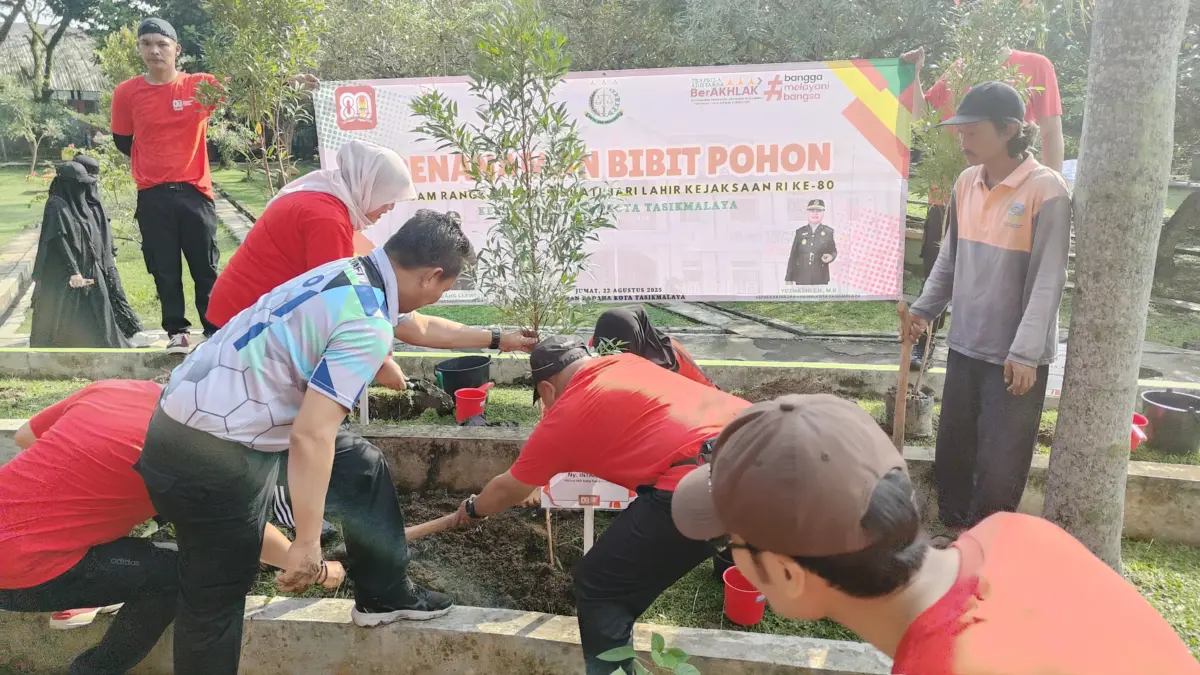Penanaman pohon kejaksaan negeri kota tasikmalaya