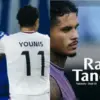 Pemain Persib Frans Putros dan Ramon Tanque