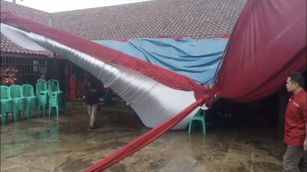 Tenda roboh di tasikmalaya, gerakan minum susu, sdn mugarsari