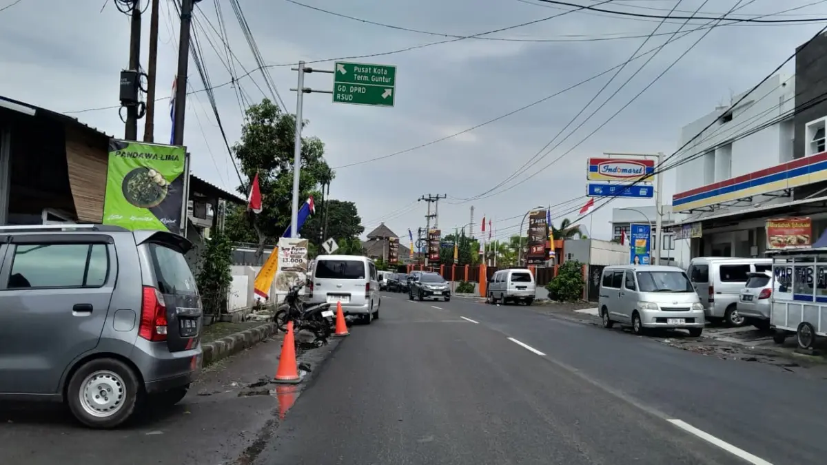 Jalan Rusak di Kabupaten Garut