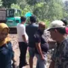 Sampah menumpuk di desa cibalong kabupaten tasikmalaya