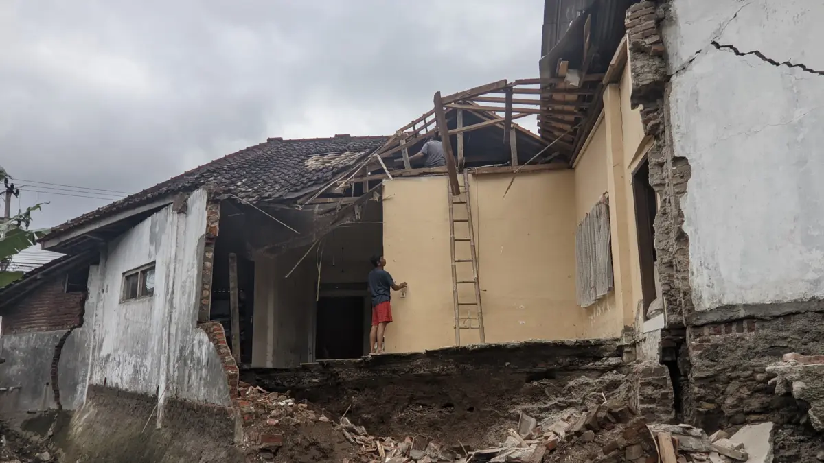 Rumah korban banjir di kabupaten tasikmalaya