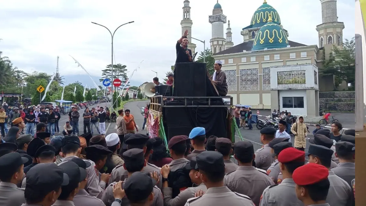 santri di Kabupaten Tasikmalaya unjukrasa soal APBD