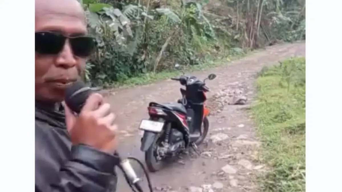 jalan puspahiang-mandalasari rusak parah