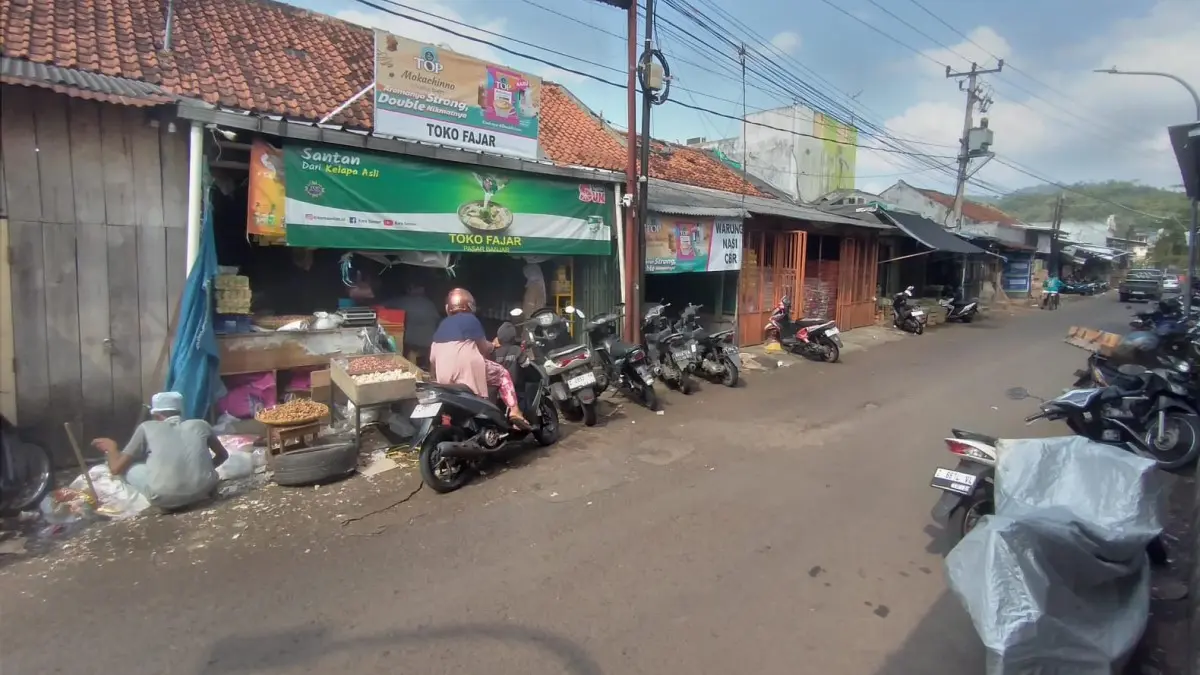 Kios di Bantaran Sungai Citanduy