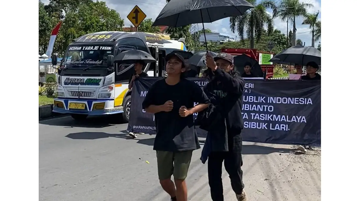 brelari-lari kecil di depan kantor wali kota tasikmalaya
