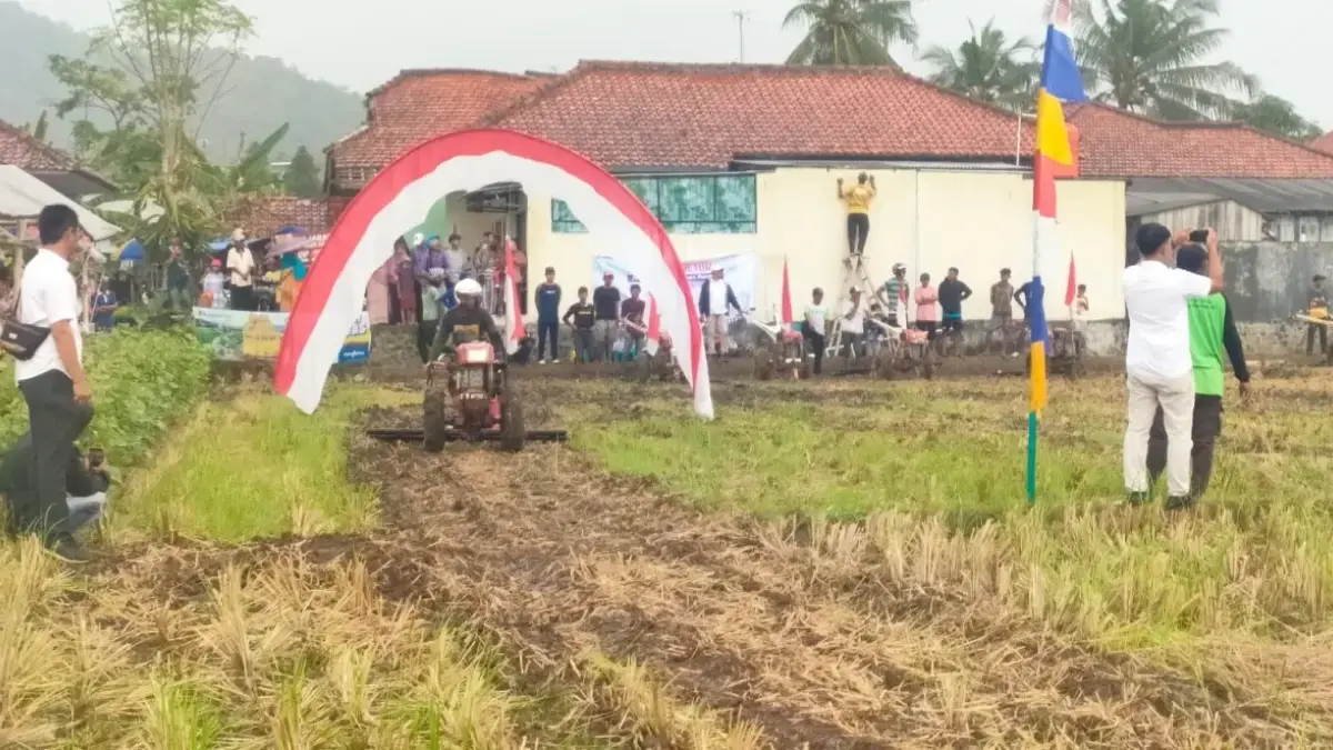 Lomba Balap Traktor