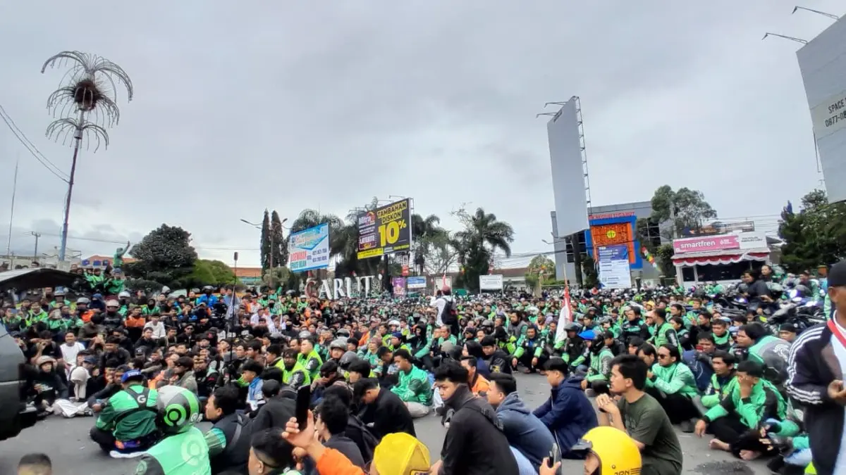Ribuan ojol di Garut