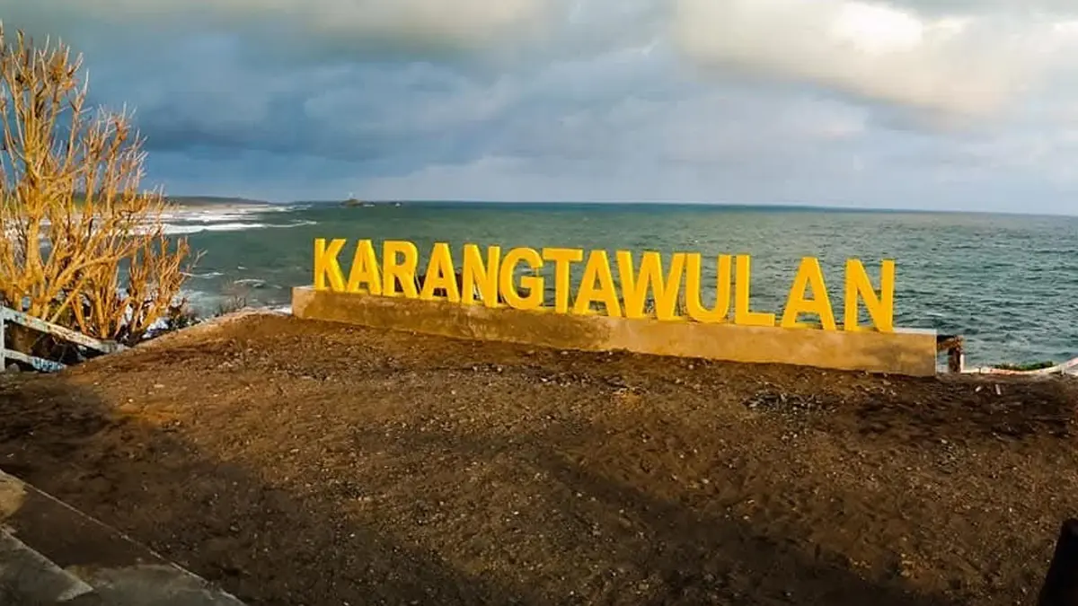 Pantai Karang Tawulan