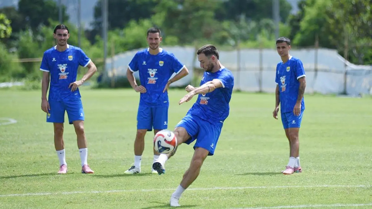 Ini Taktik Baru Persib dan Magis Bojan Hodak Bersama Thom Haye