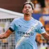 Gelandang Manchester City Tijjani Reijnders senggol Persib Bandung