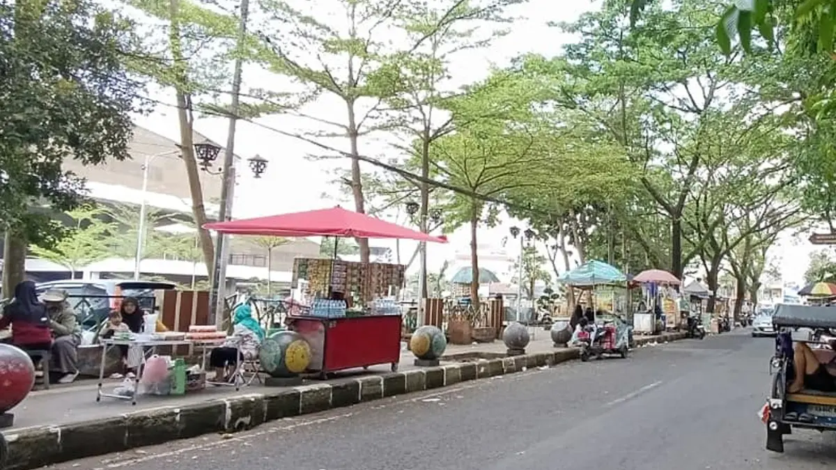 pedagang kaki lima di dadaha kota tasikmalaya