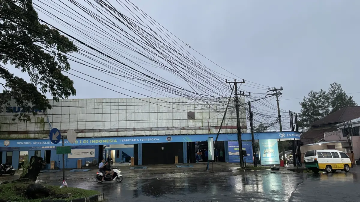 Jaringan kabel internet semrawut