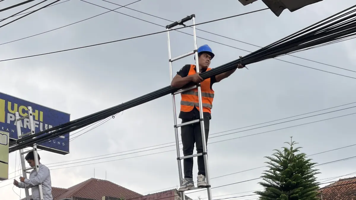 Pembenahan jalur kabel internet