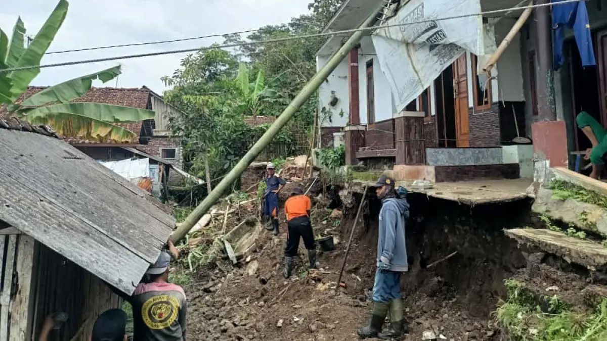 Longsor Leuwisari Tasikmalaya