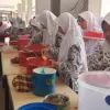 makan siang di SMP Al-Muttaqin