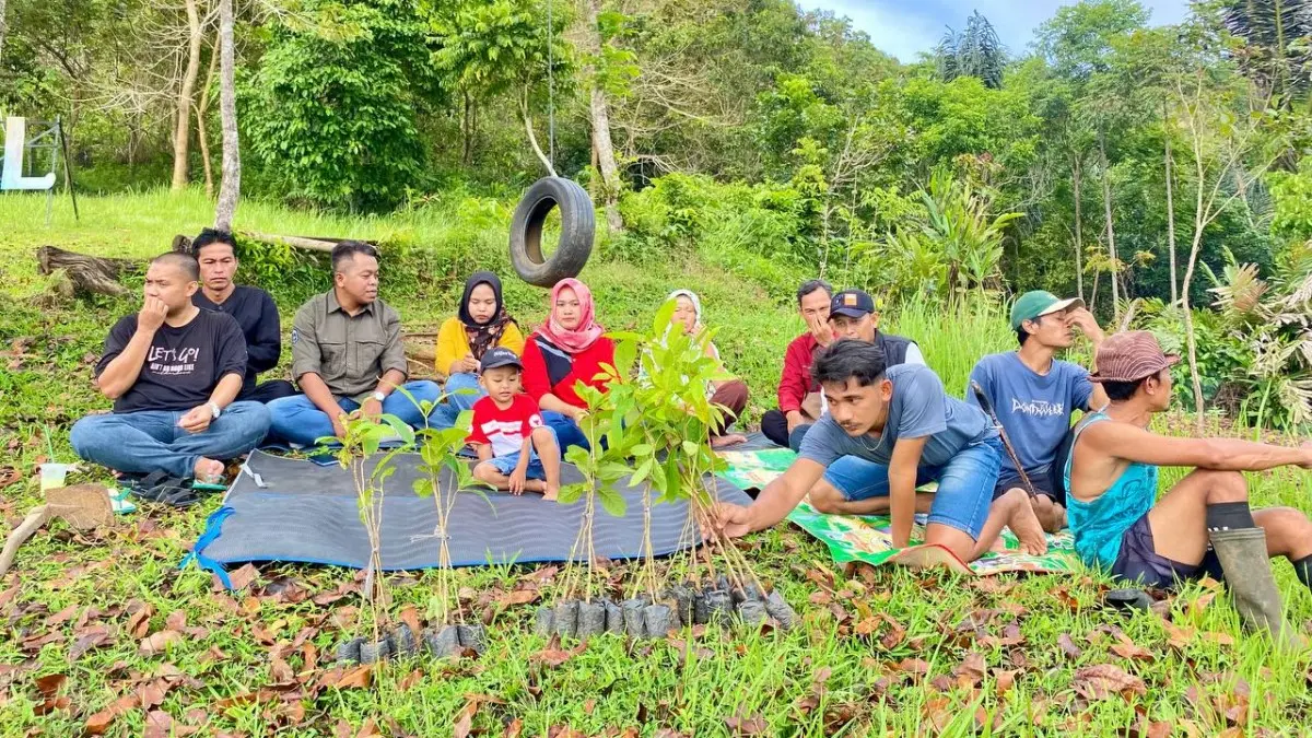 Penanaman Ratusan Pohon di Karangjaya