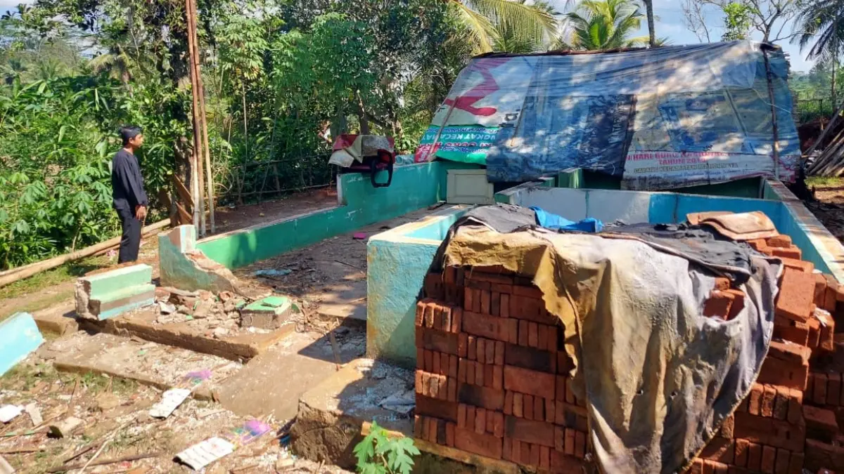 Rumah Ambruk di Kalimanggis Manonjaya