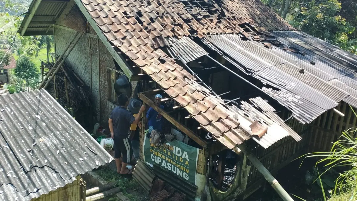Kebakaran Rumah di Cigalontang Tasikmalaya