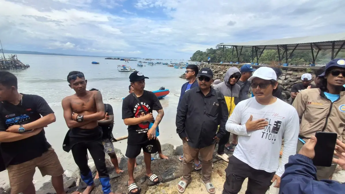 Keramba Jaring Apung di Pantai Timur