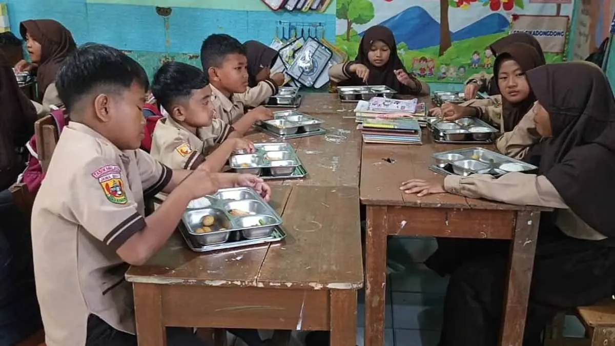 makan bergizi gratis di SDN Cikadongdong tasikmalaya