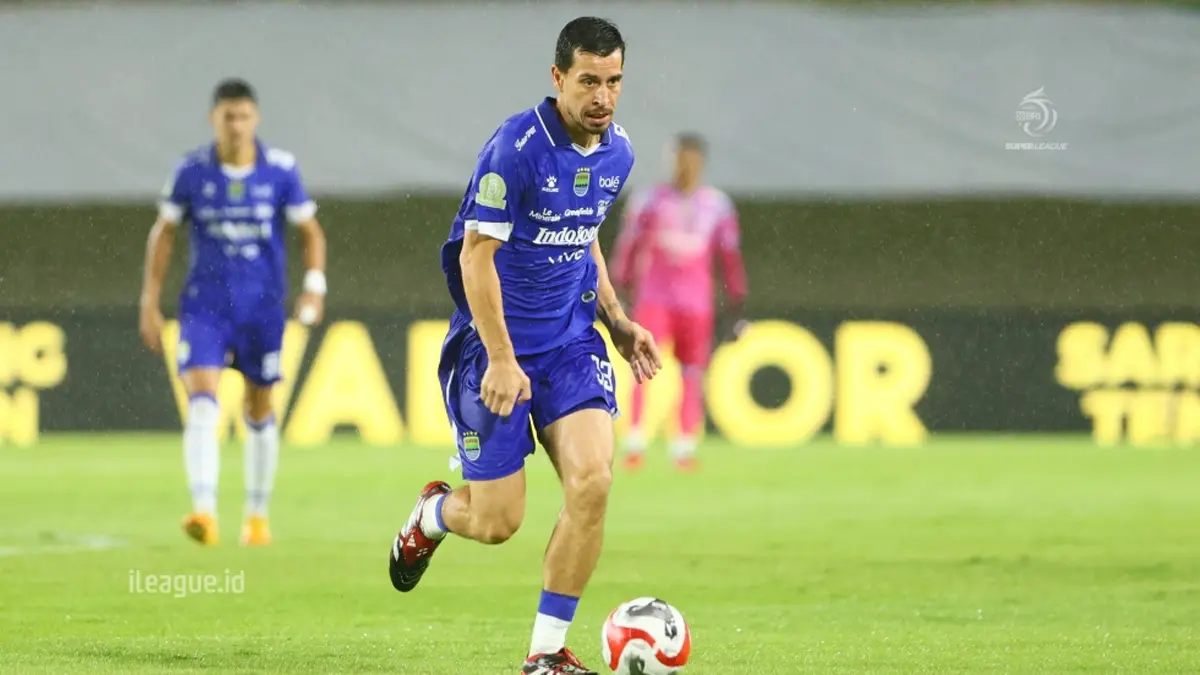 Magis Thom Haye dan Sinar Terang Luciano Guaycochea di Persib