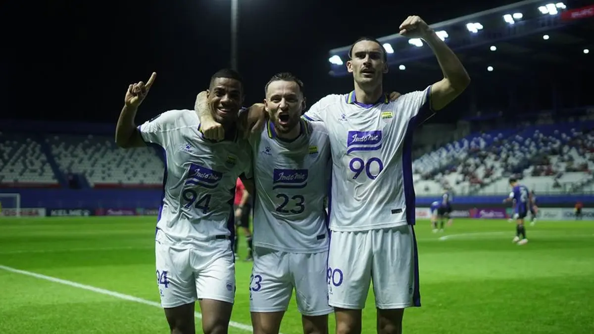 Siasati Jadwal Padat Persib, Ini yang Dilakukan Marc Klok dan Bojan Hodak untuk Kalahkan Persis Solo Siasati Jadwal Padat Persib