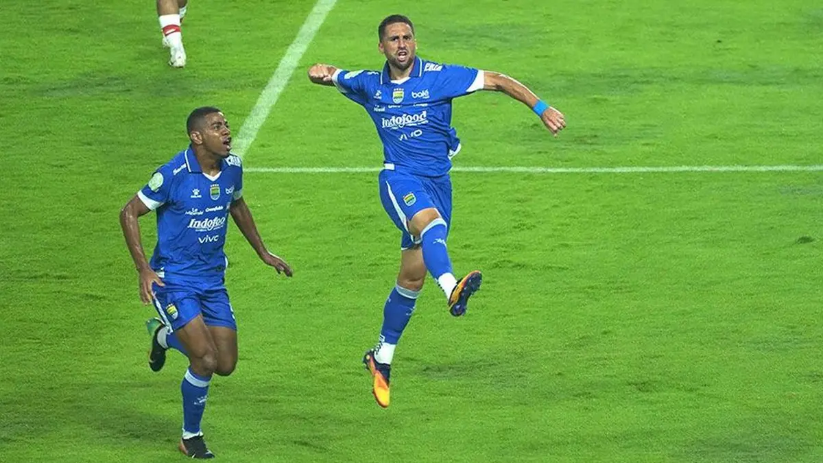 Tutorial Persib Menang dengan 10 Pemain dari Persis Solo, Sempurna Tanpa Kemasukan dalam 4 Laga  Tutorial Persib Menang dengan 10 Pemain dari Persis Solo