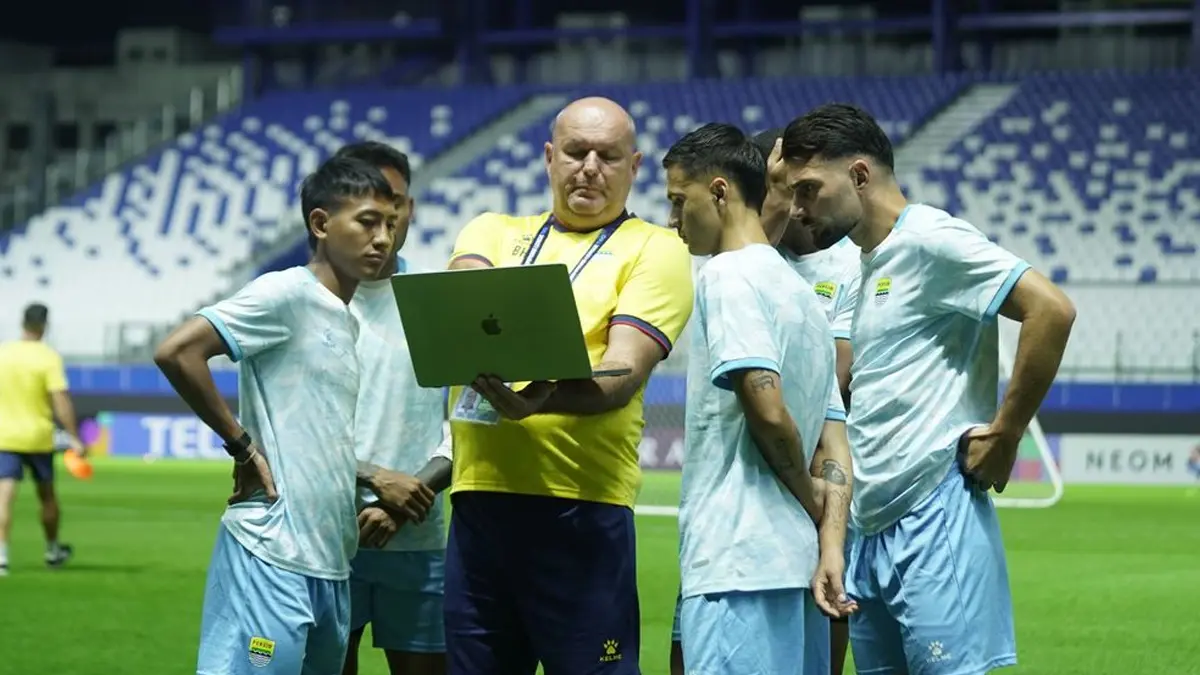 Intip Cara Harmonisasi Ruang Ganti Persib Bandung di Tangan Bojan Hodak