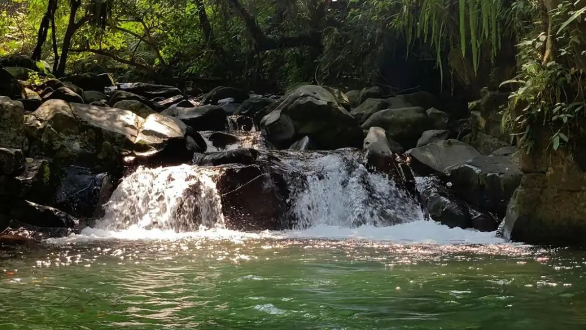 Pesona Curug Pamipiran Sadananya, Wisata Alam Ciamis Murah yang Bikin Adem! Curug Pamipiran Sadananya