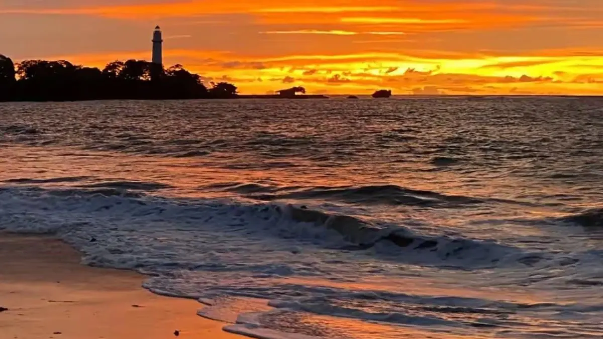 Pantai Santolo
