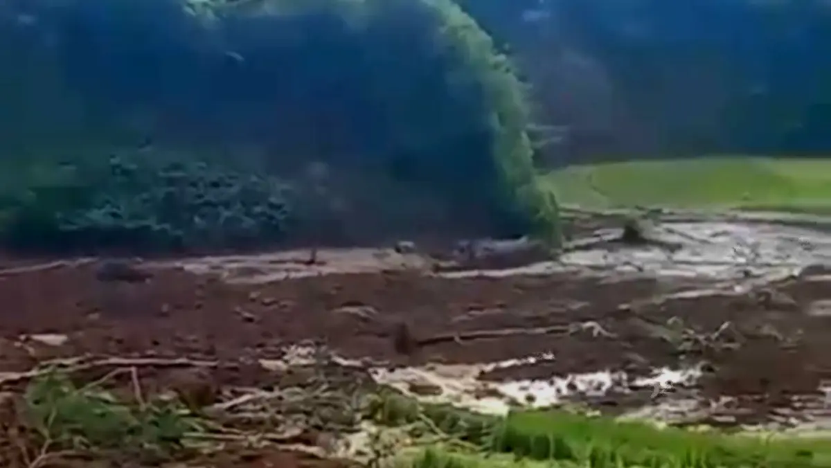 Sawah Petani di Desa Sukasetia Cisayong Kabupaten Tasikmalaya Gagal Panen karena Tertimbun Longsor Sawah di cisayong tertimbun longsor