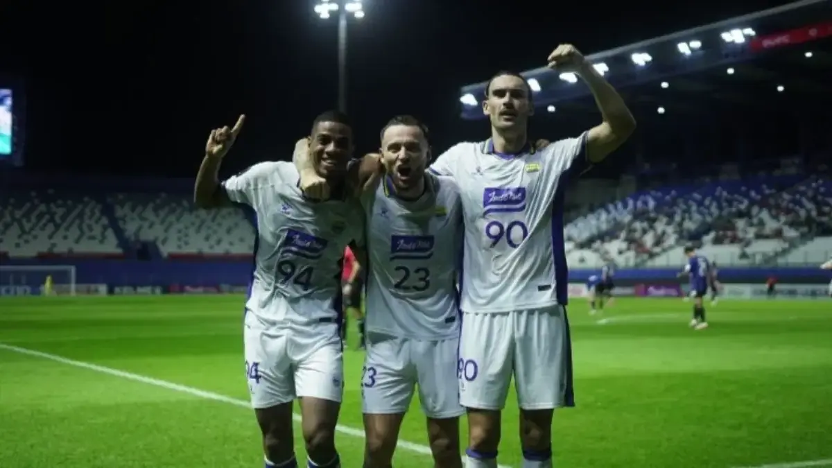 Uilliam Barros, Marc Klok dan Andrew Jung