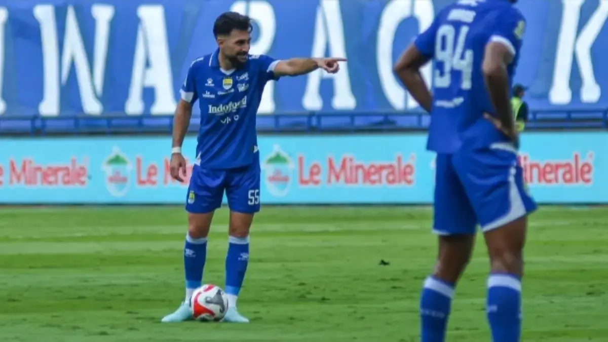Bek Persib Frans Putros