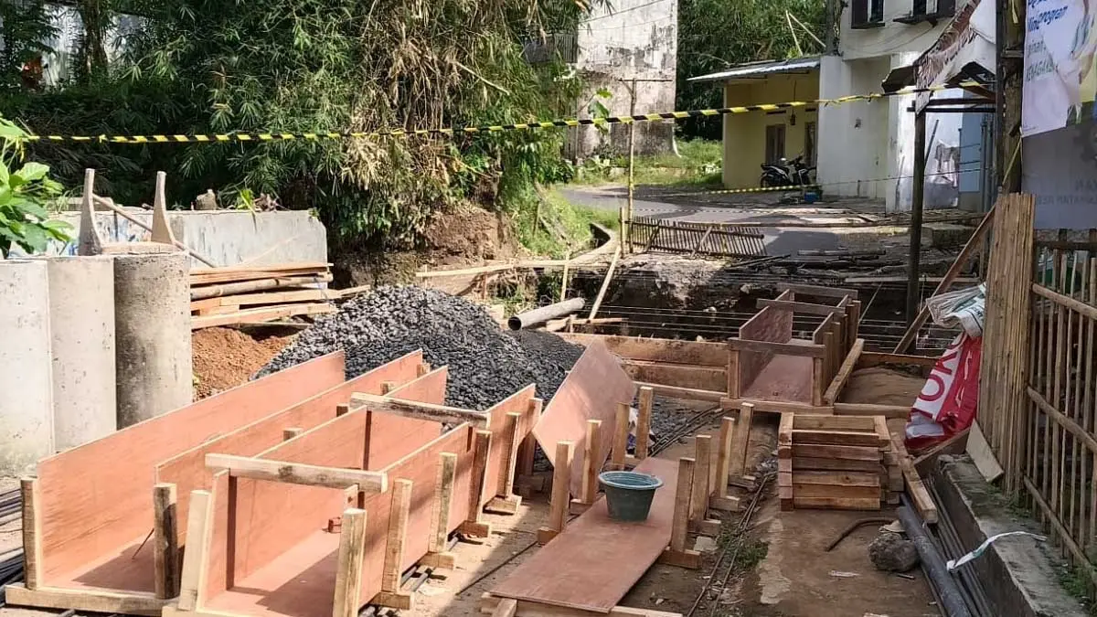 Jembatan ambruk di kota tasikmalaya