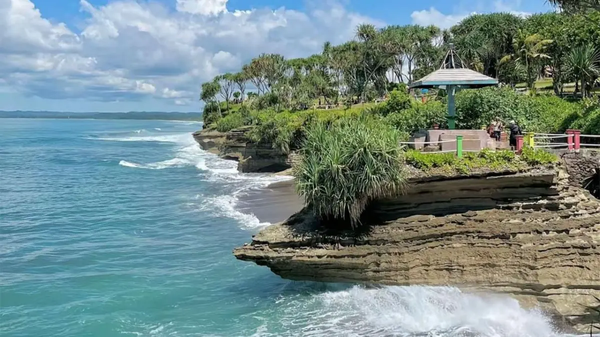 Pantai Batu Hiu