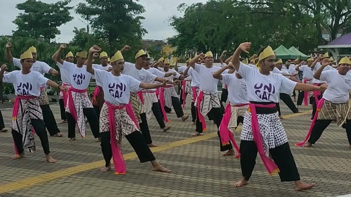 517 Generasi Muda Ciamis Kompak Tampilkan Tarian Jaipong Galuh Rahayu di Alun-Alun Ciamis Ratusan Orang Ikuti Tarian Jaipong