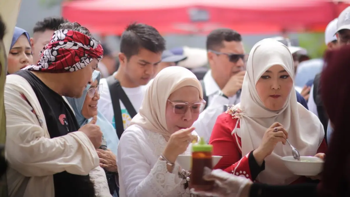 Kupat Tanjung Tasikmalaya Bikin Anggota DPR RI Ini Kepincut Gurihnya Kupat Tanjung Tasikmalaya