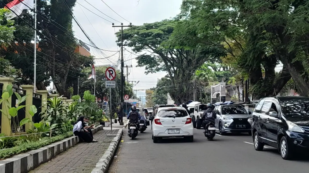 Larangan Parkir di Jalan Pahlawan