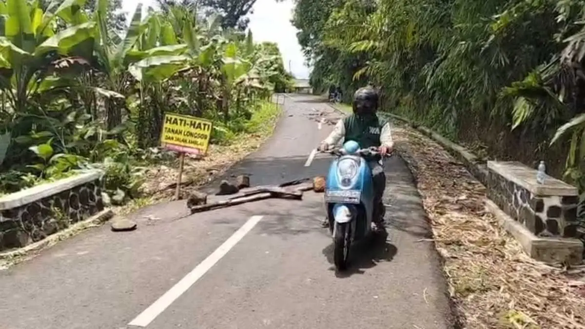 pergeseran tanah di kabupaten tasikmalaya