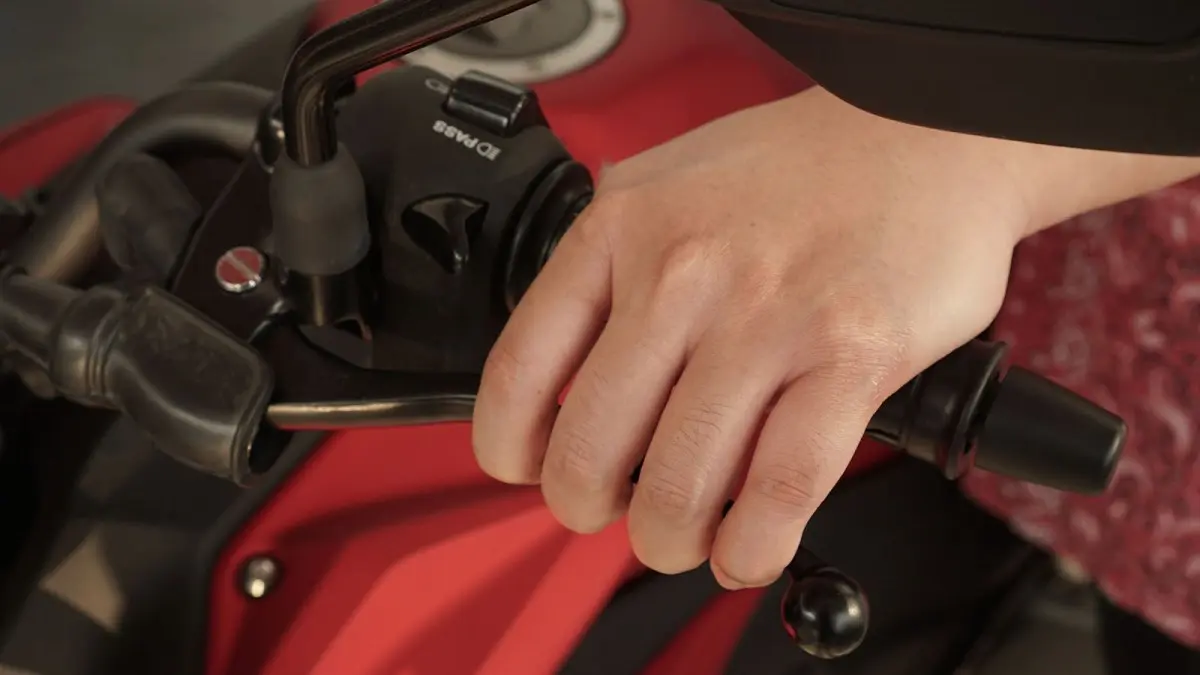 Kampas Kopling Aus Bisa Bikin Motor Boros dan Lemah, Cek Gejalanya Sebelum Terlambat! Kampas Kopling Aus
