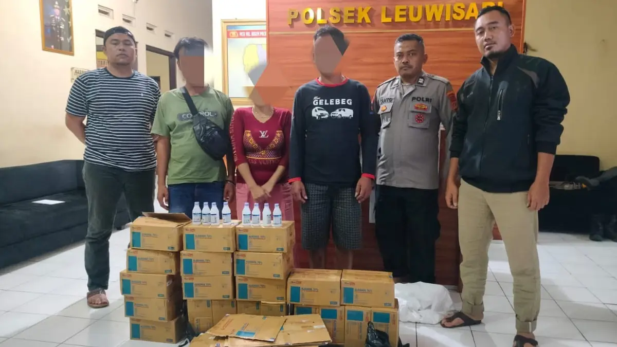 Polisi Gerebek Gudang Miras Oplosan di Sariwangi Tasikmalaya, Amankan 504 Botol Alkohol 70 Persen miras oplosan di tasikmalaya