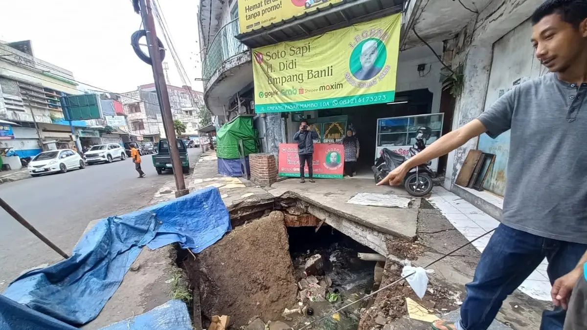 Amblasnya Trotoar di Jalan Empang Kota Tasikmalaya Menyingkap Tabir, Saluran Air Jadi Korban trotoar amblas di tasikmalaya
