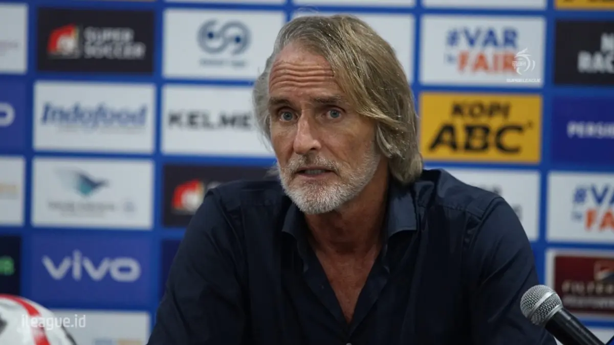 Pelatih Dewa United Curhat Dikalahkan Persib Bandung