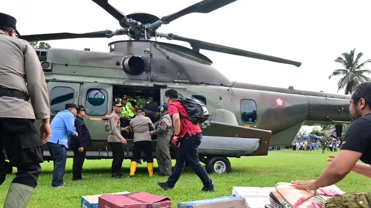 Pemerintah telah mengerahkan total 11 unit helikopter untuk percepatan penanganan banjir di Sumatera