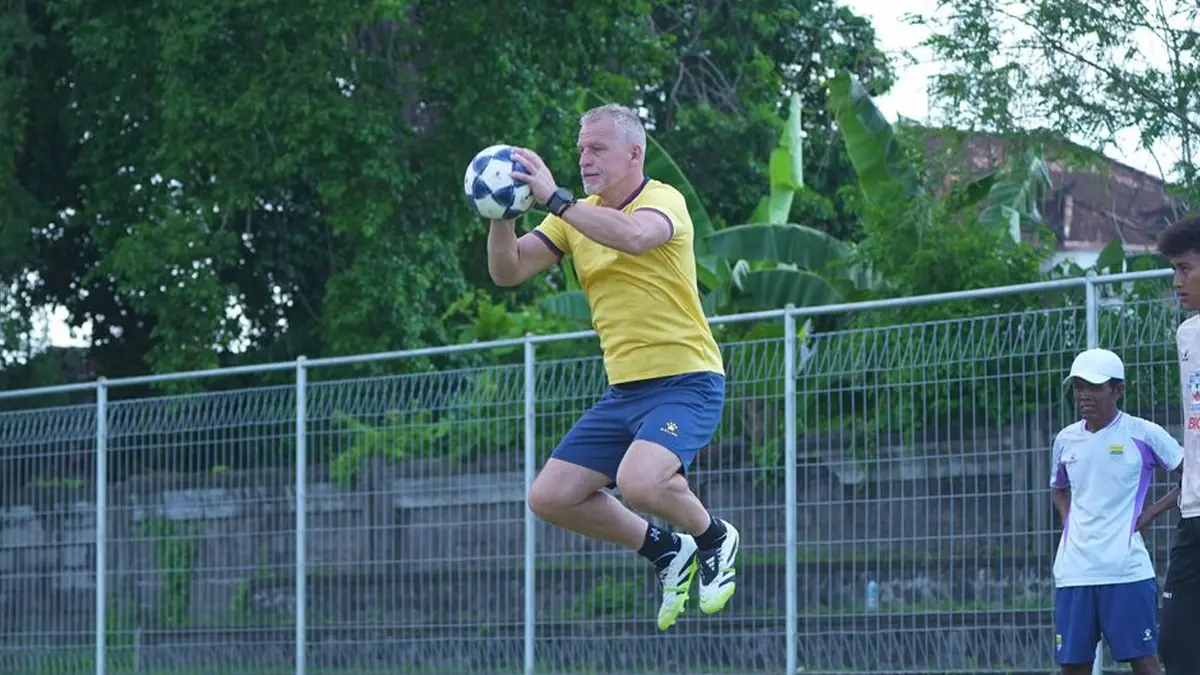 Di Balik Moncernya Teja Paku Alam, Ini Pelatih Kiper Persib Bandung yang Membuat Gawang Persib Sulit Dibobol Di Balik Moncernya Teja Paku Alam Ada Mario Jozic Pelatih Kiper Persib Bandung yang Mengagumkan